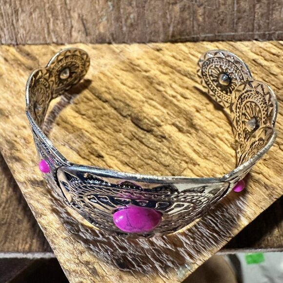 Vintage Bohemian Southwest Cowgirl Cuff Bracelet with Pink Gemstone, Gift-Ready - Picture 4 of 8
